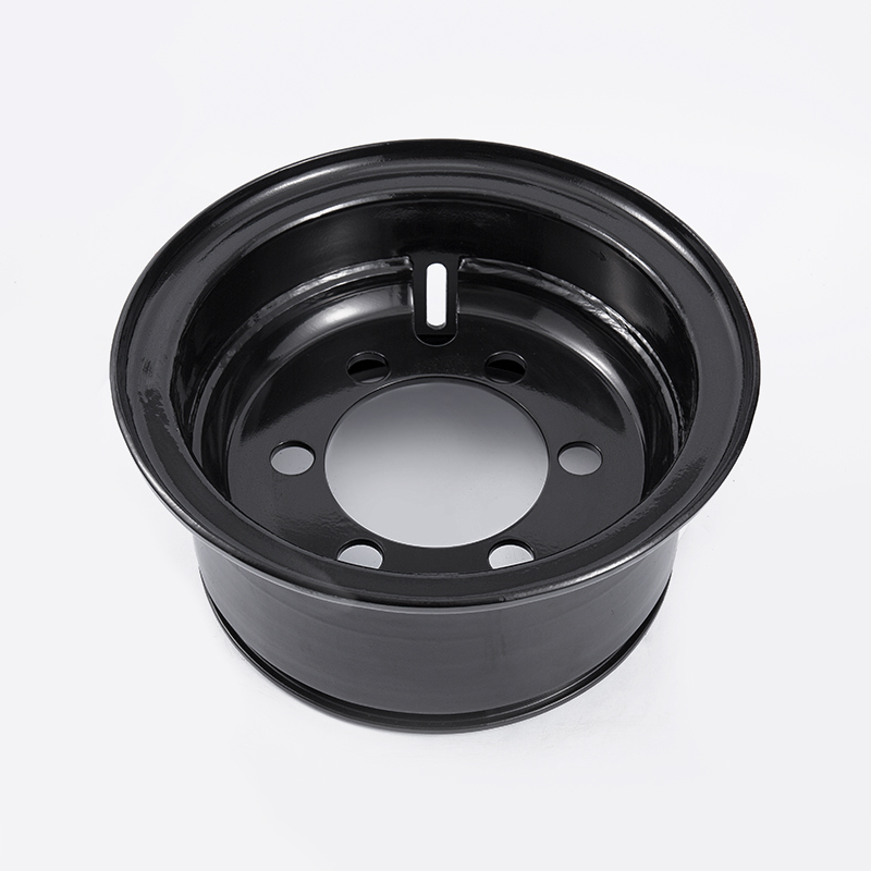 KOMATSU Gaffeltruck i et stykke stålfælg 28x9-15